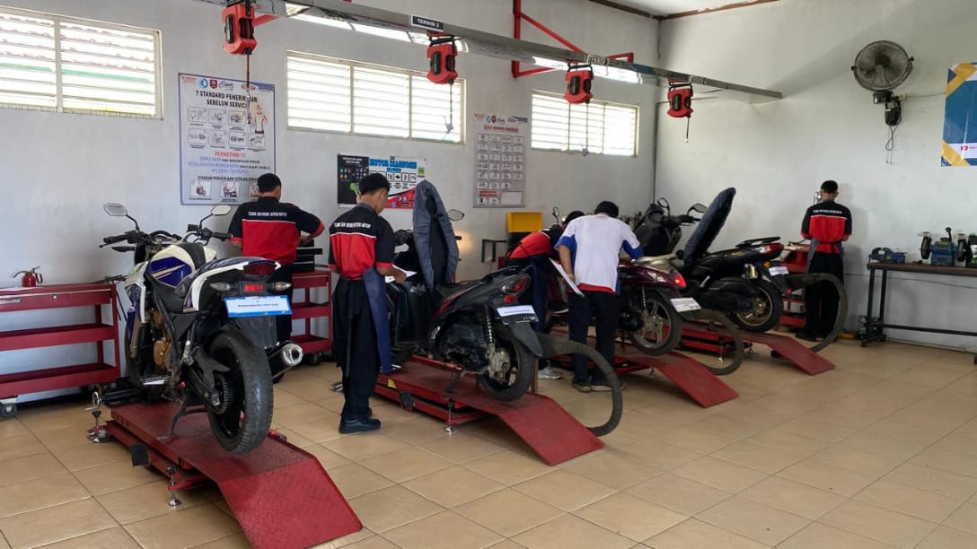 Teknik dan Bisnis Sepeda Motor